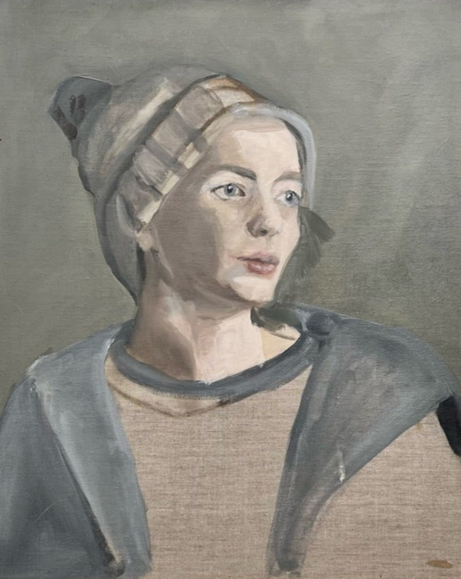 053 Serene grey lady